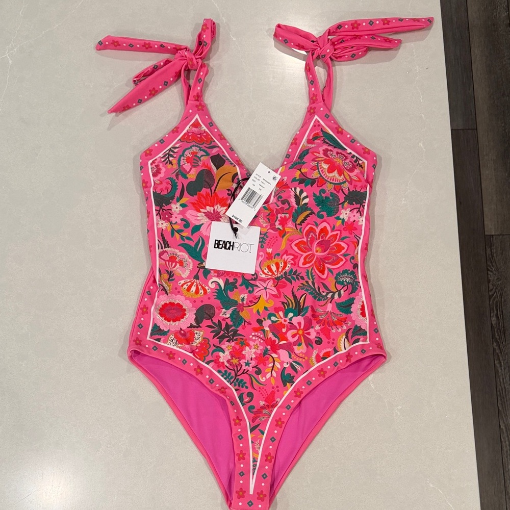 Beach Riot Akira One Piece Passion Flor